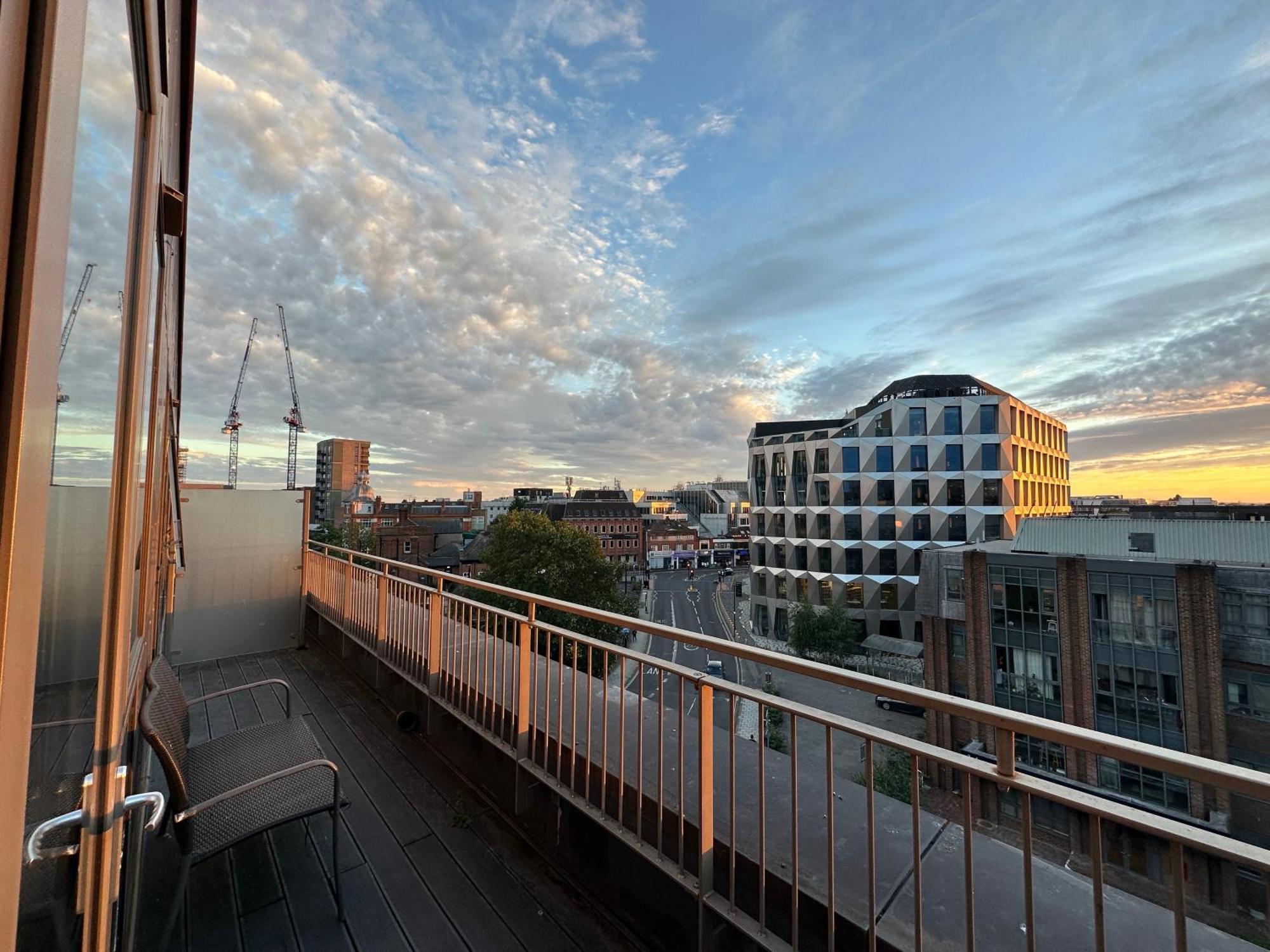 Spacious 2 Bedroom Penthouse Retreat London Exterior foto