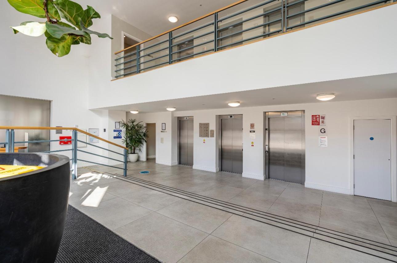 Spacious 2 Bedroom Penthouse Retreat London Exterior foto