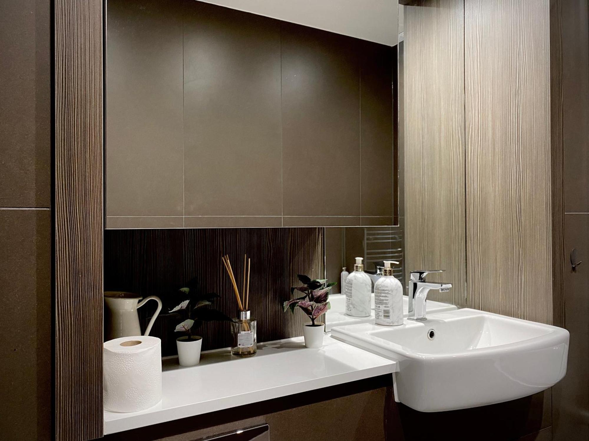 Spacious 2 Bedroom Penthouse Retreat London Exterior foto